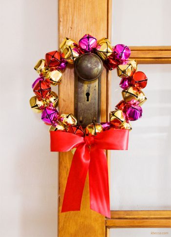 Video : How to Make a Jingle Bell Wreath