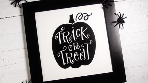 DIY Halloween Vinyl Framed Art #oracal #silhouettecameo #halloween #halloweendecorating